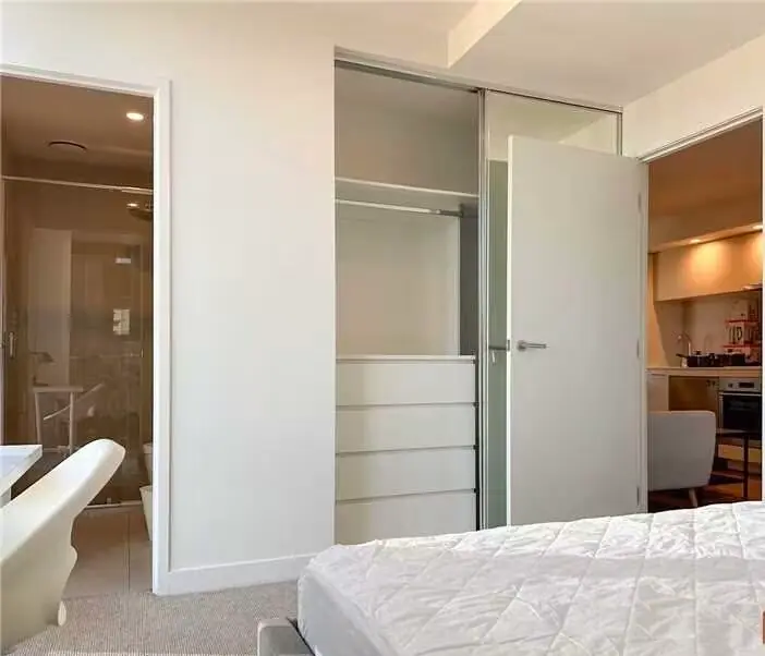 3 Rooms view 1
