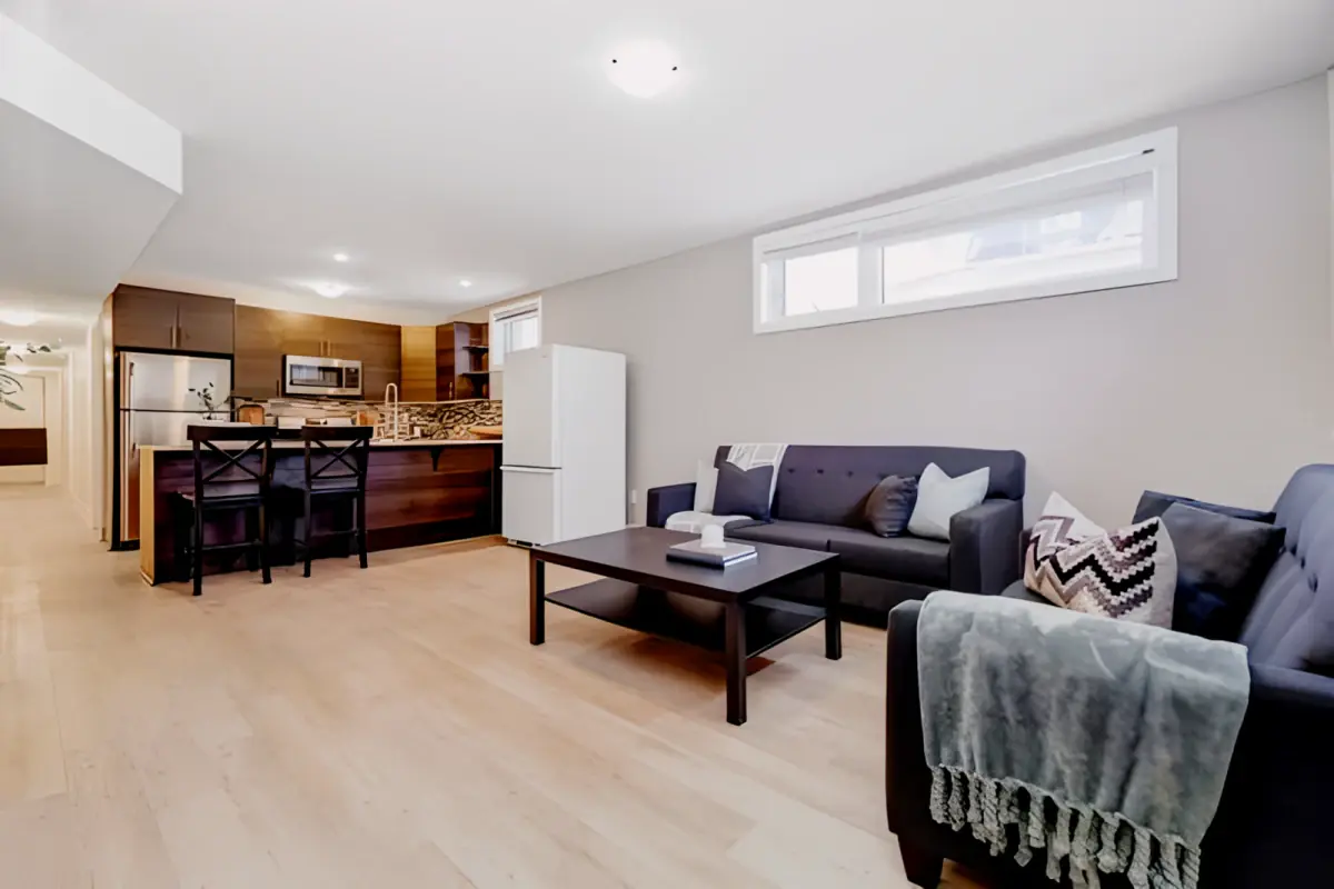 6 Rooms view 1