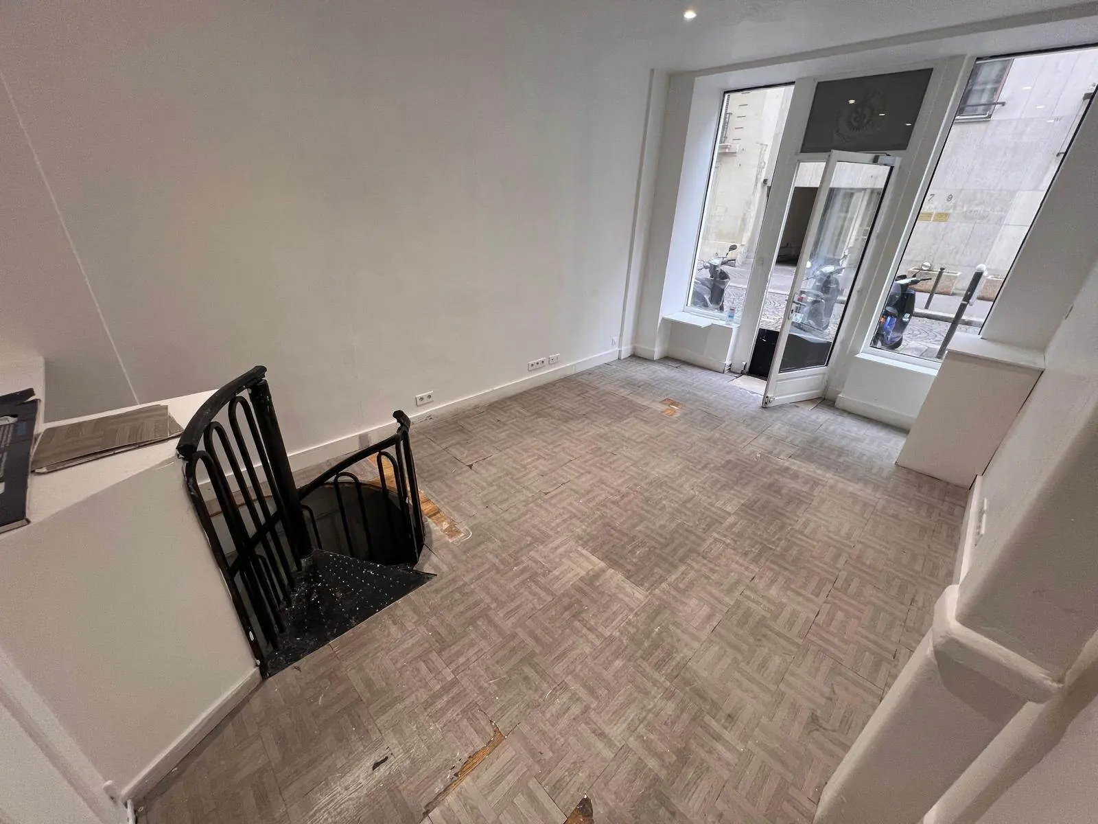 PARIS 17e·27m²·F2·BureauNo furniture