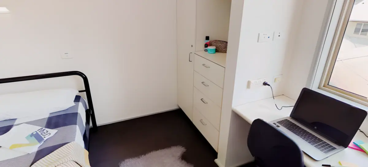 5 Rooms view 1