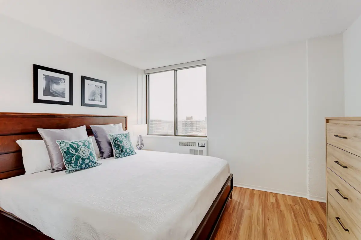 3 Rooms view 1