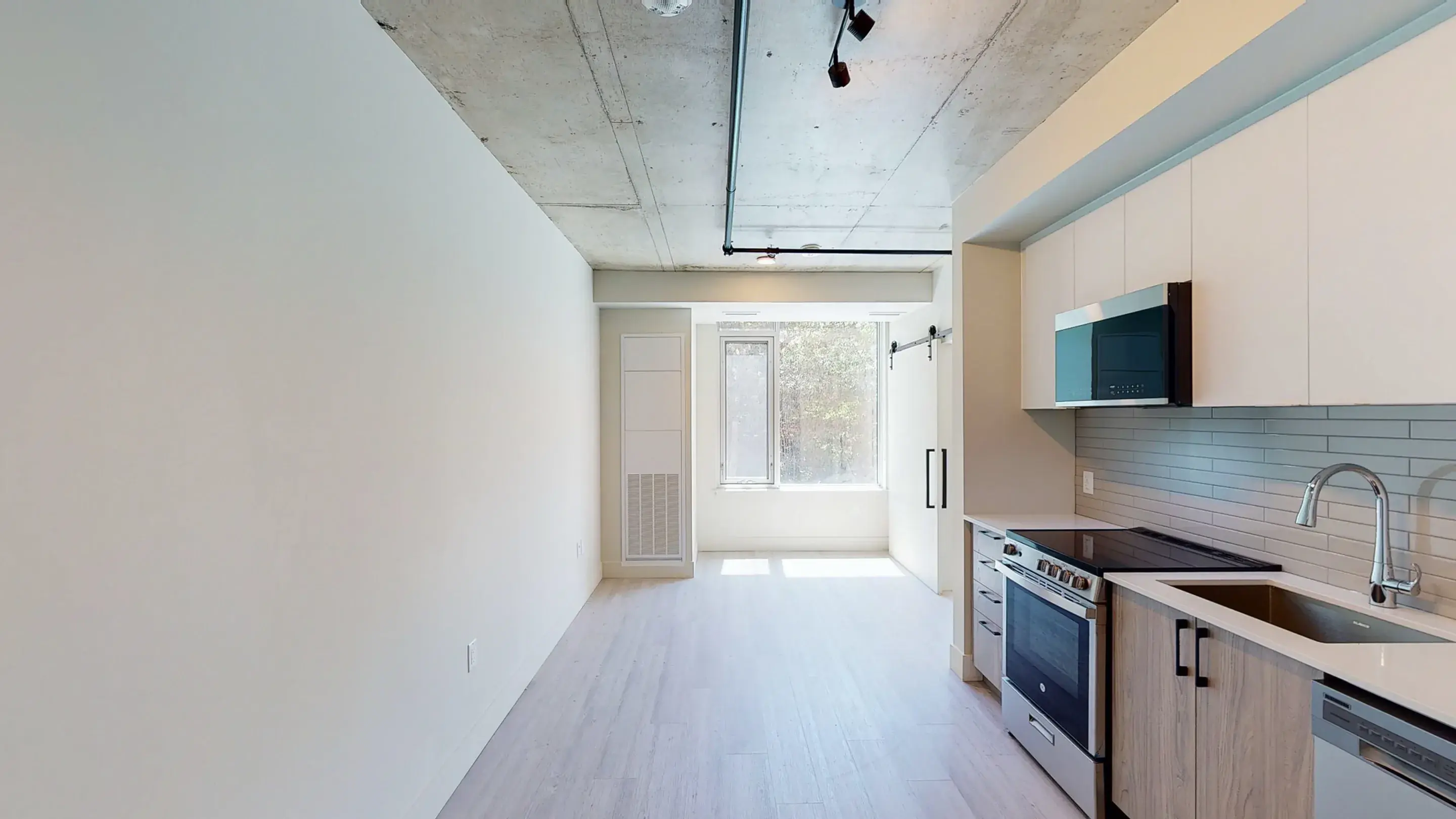 2 Rooms view 3