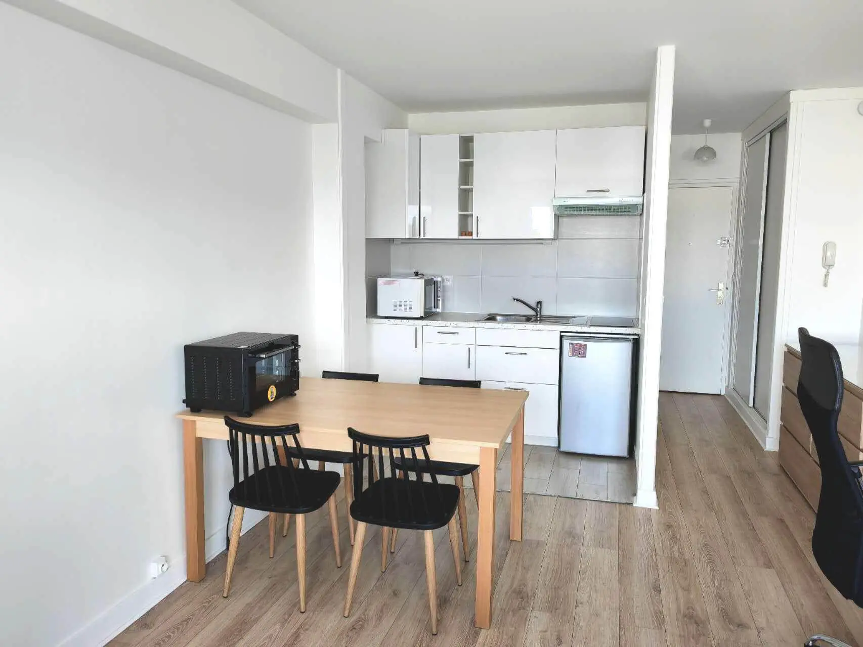 PARIS 15e·29m²·F1·Studio·With furniture