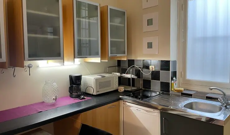 PARIS 10e·25m²·studio·With furniture·Long-term only