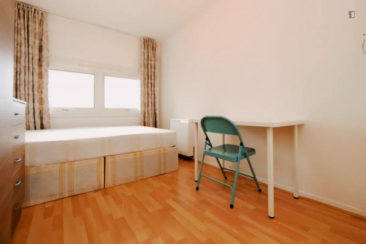 3 Rooms view 1