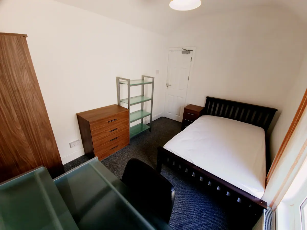 5 Rooms view 1