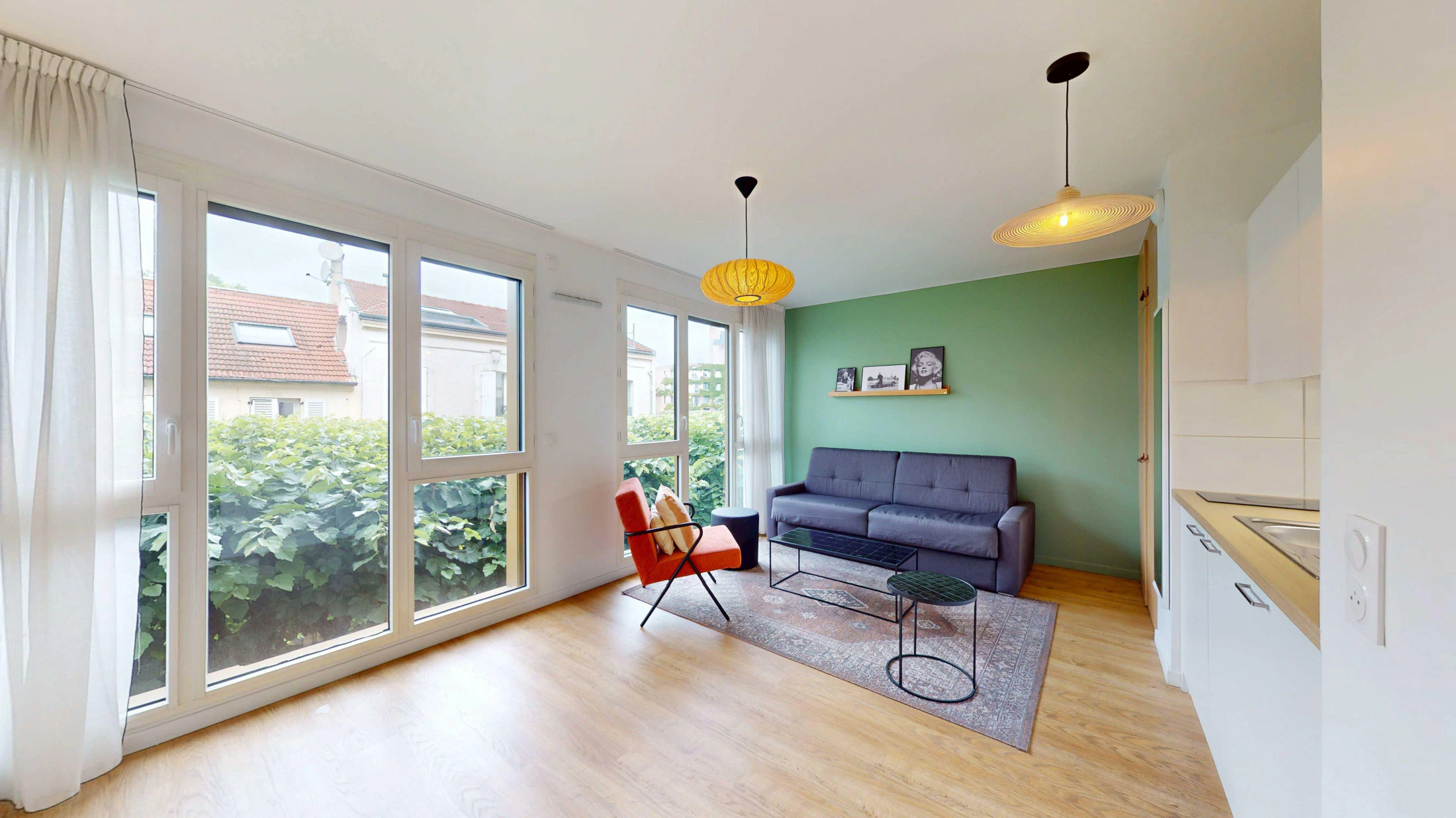 studio near rue Lénine