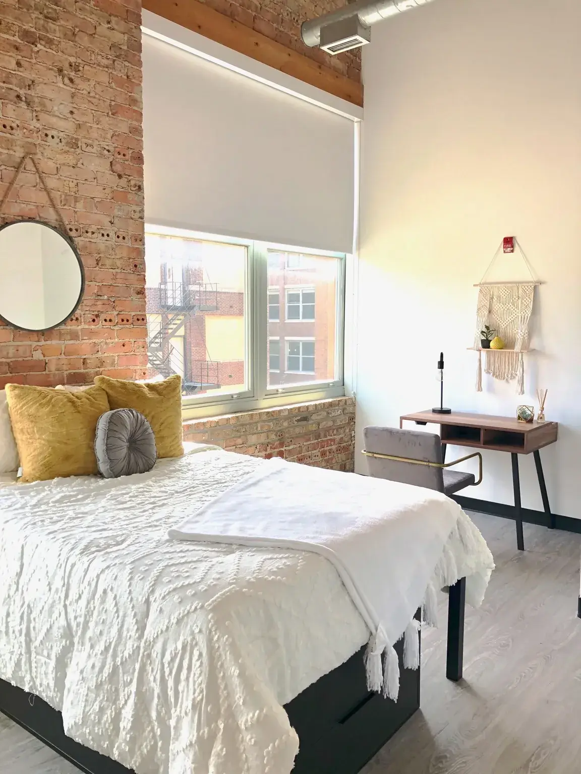 3 Rooms view 1