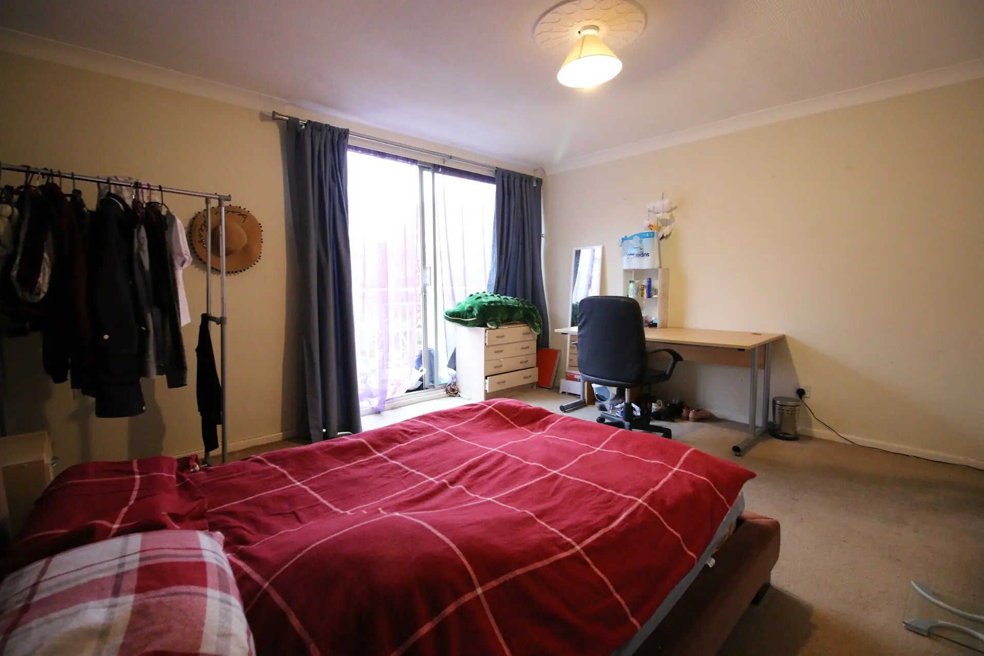 3 Rooms view 1