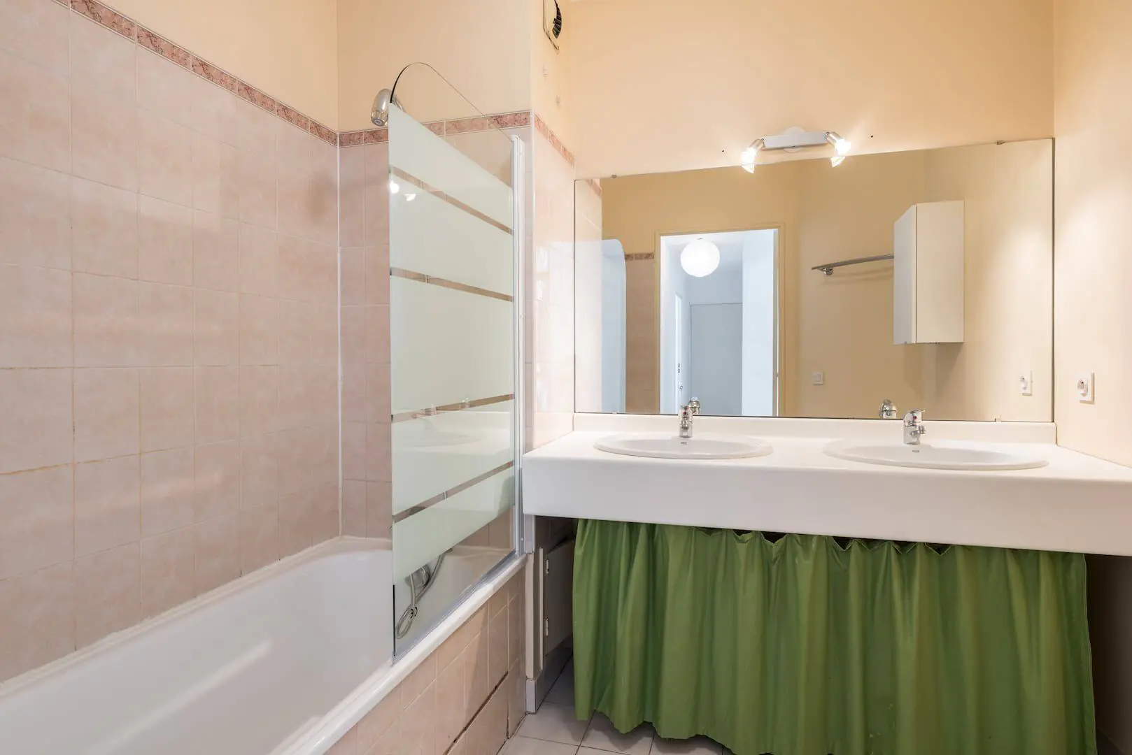Ensuite Rooms view 1
