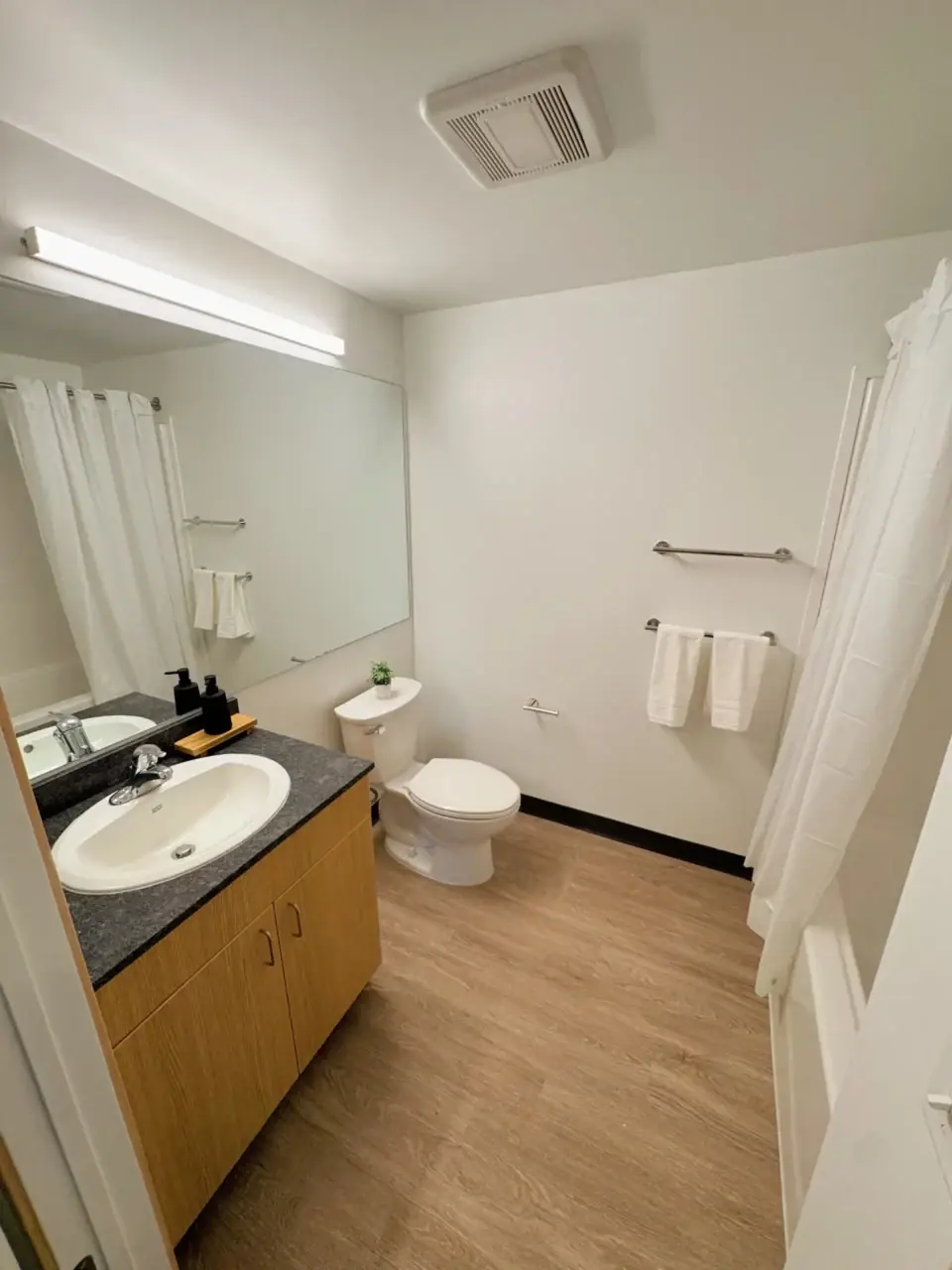 2x2 Rooms view 1