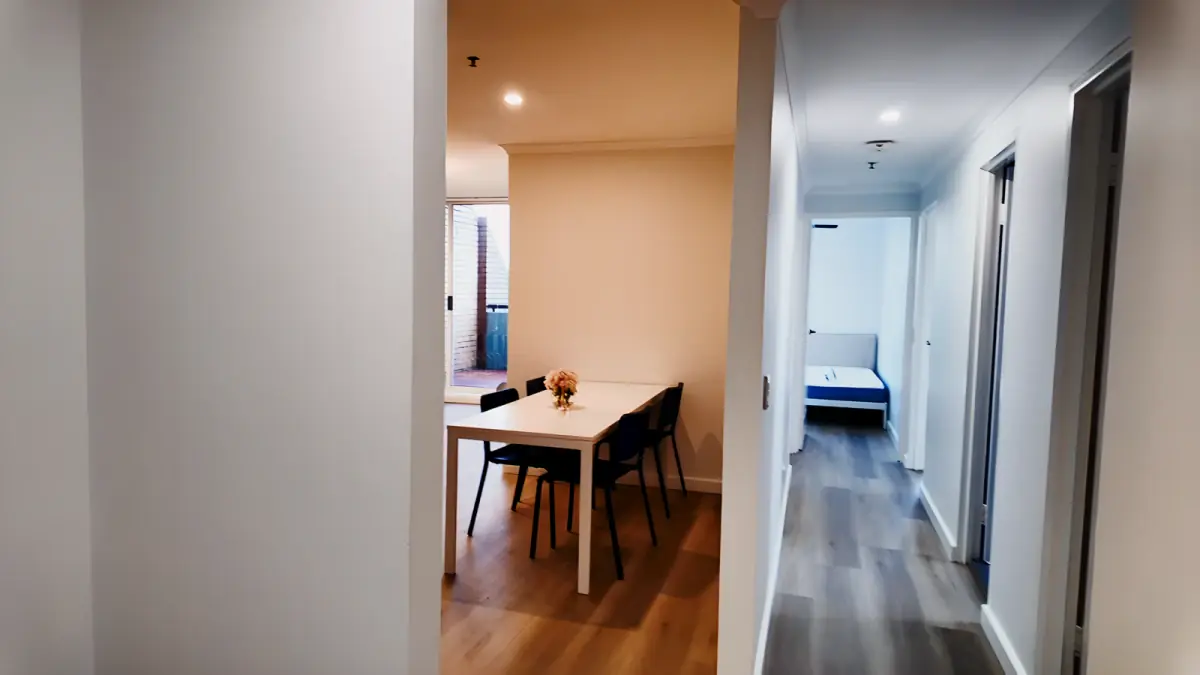 3 Rooms view 2