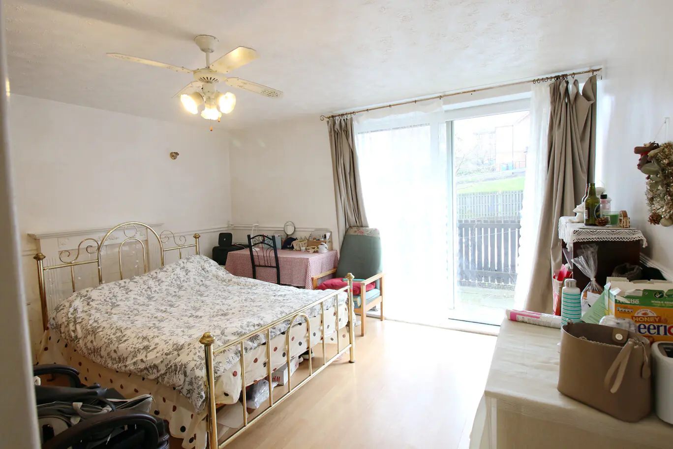 3 Rooms view 1