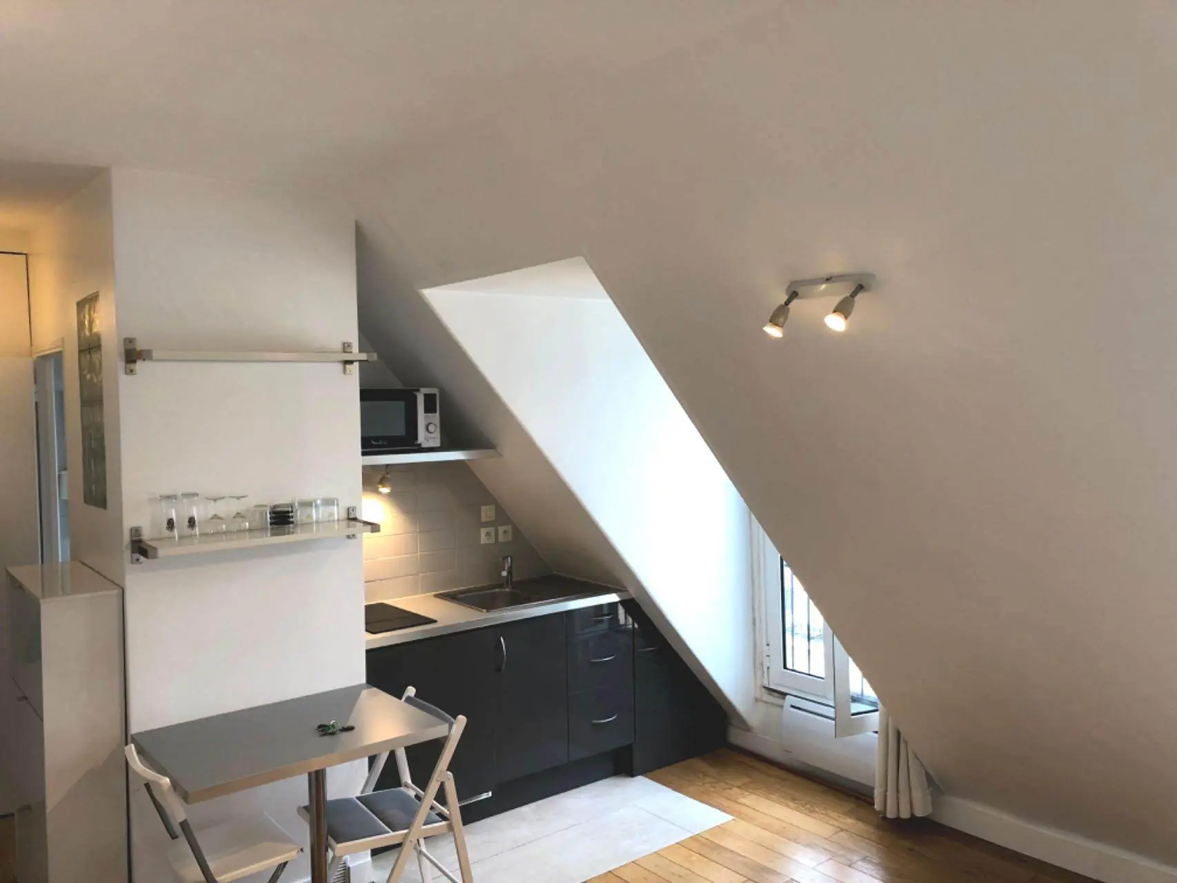 PARIS 17e·20m²·F1·Studio·With furniture