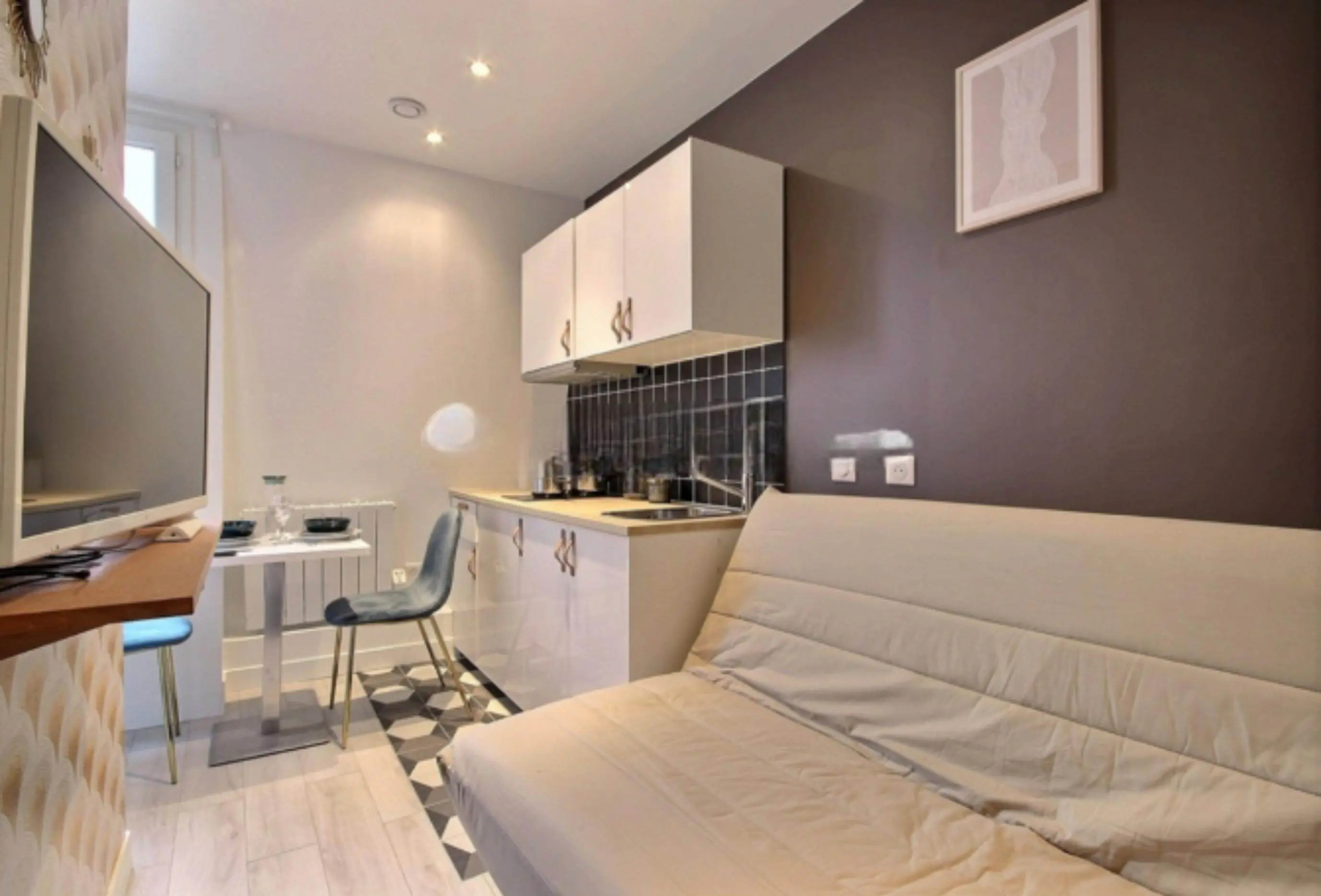 studio in Bastille   République area