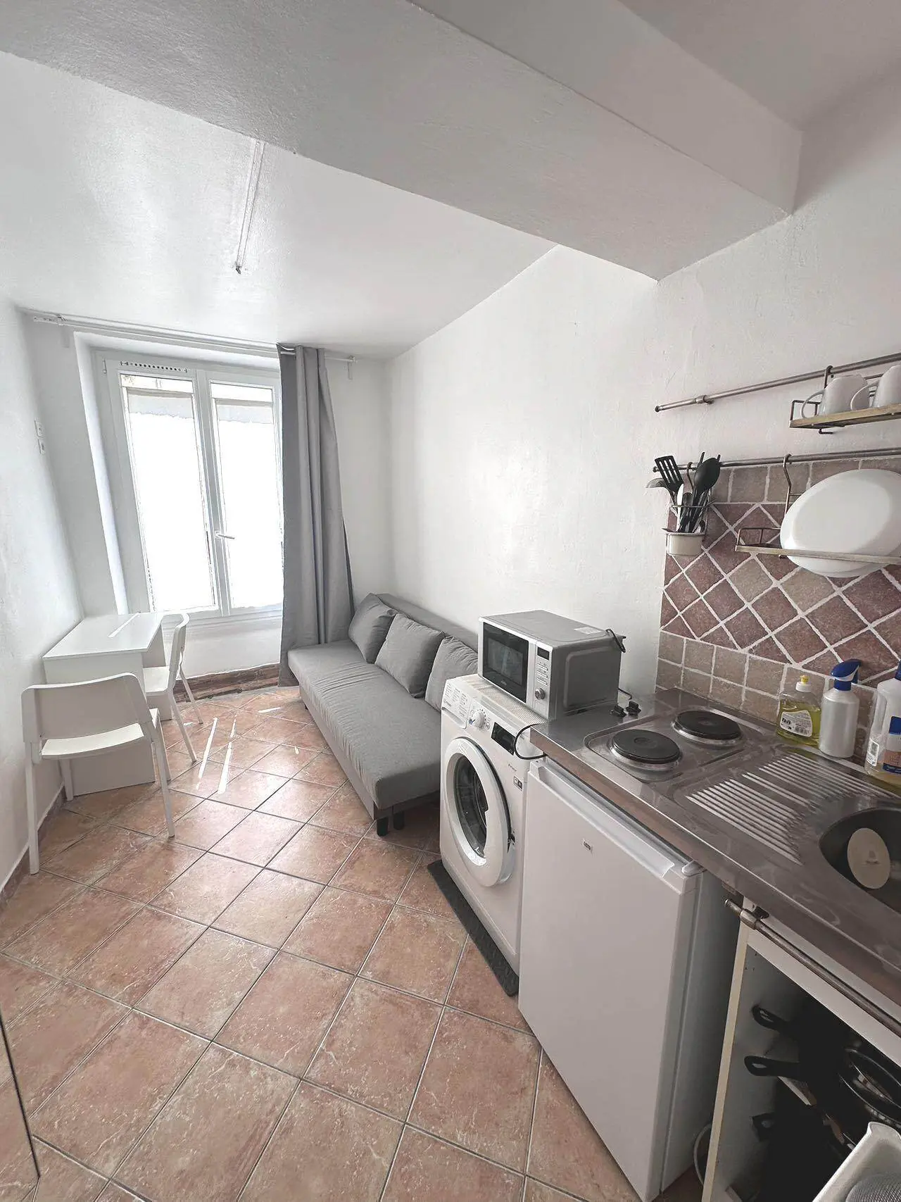 PARIS 11e·13m²·F1·Studio·With furniture