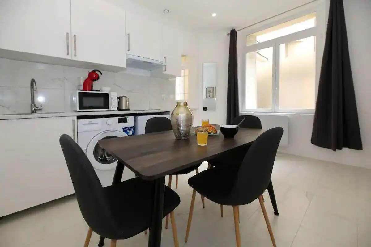 PARIS 20e·32m²·F2·Appartement·With furniture