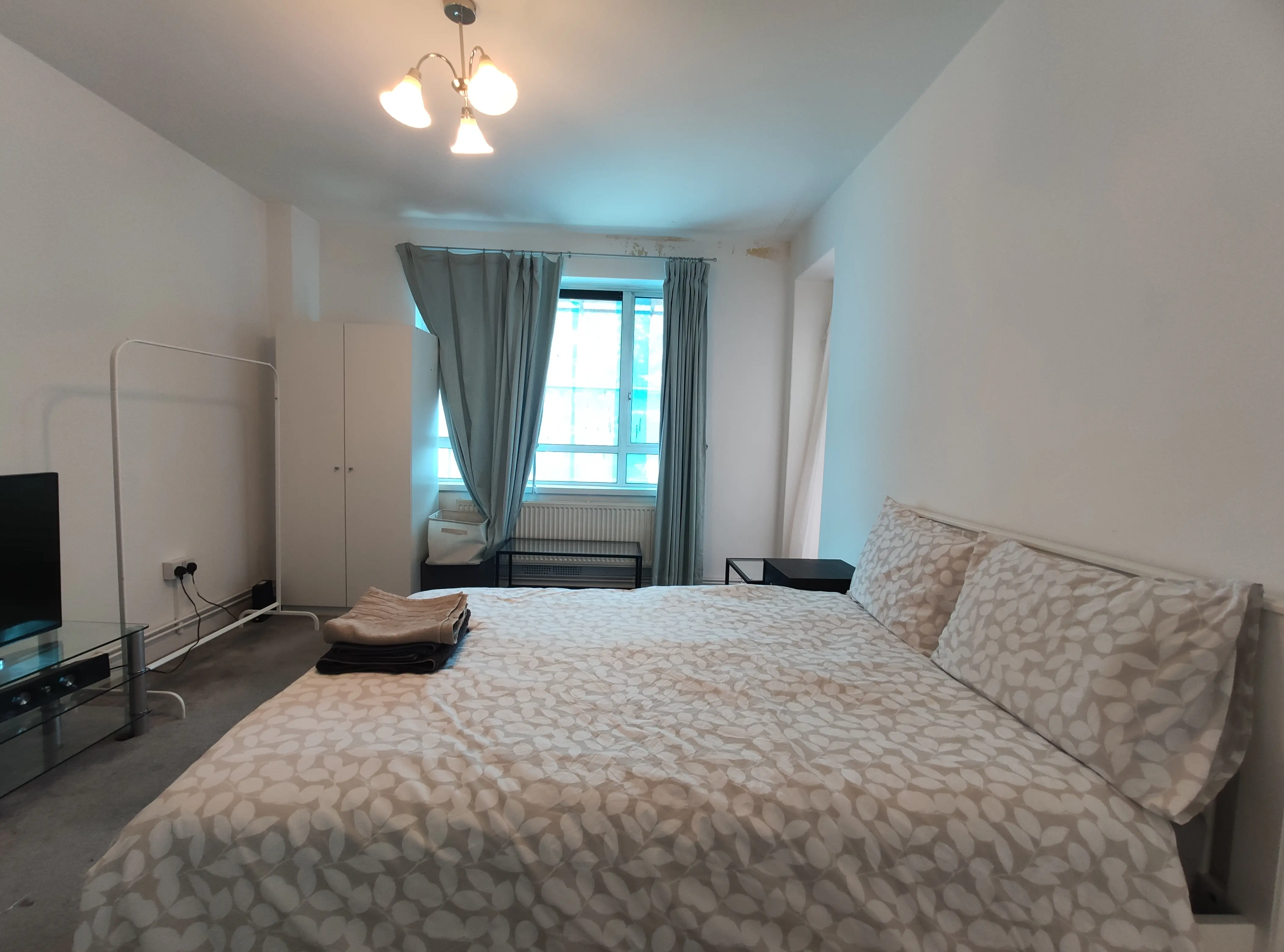 2 Rooms view 1