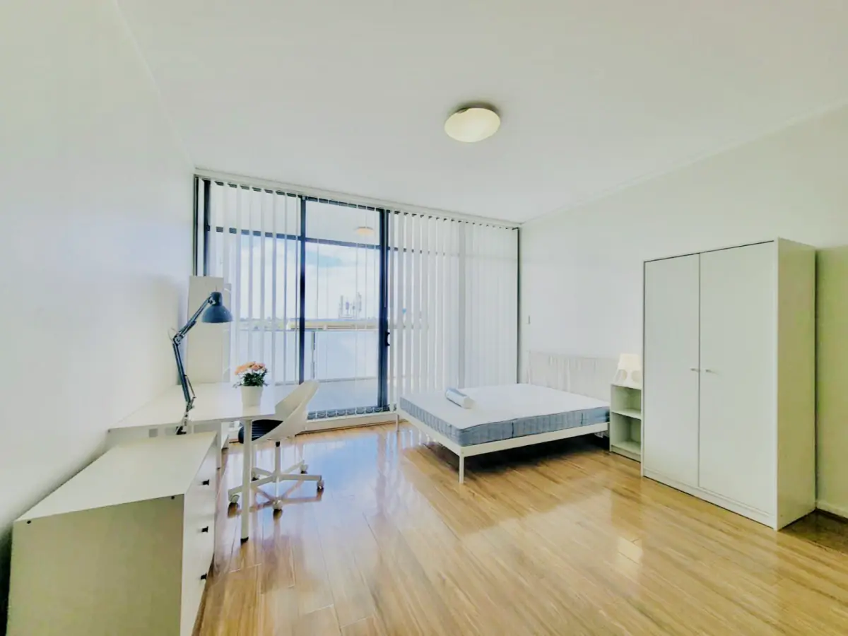 3 Rooms view 1