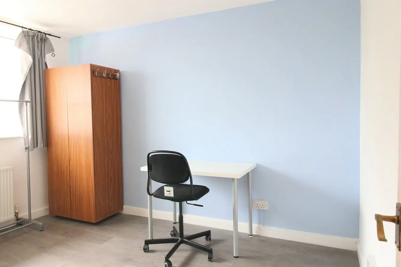 3 Rooms view 1