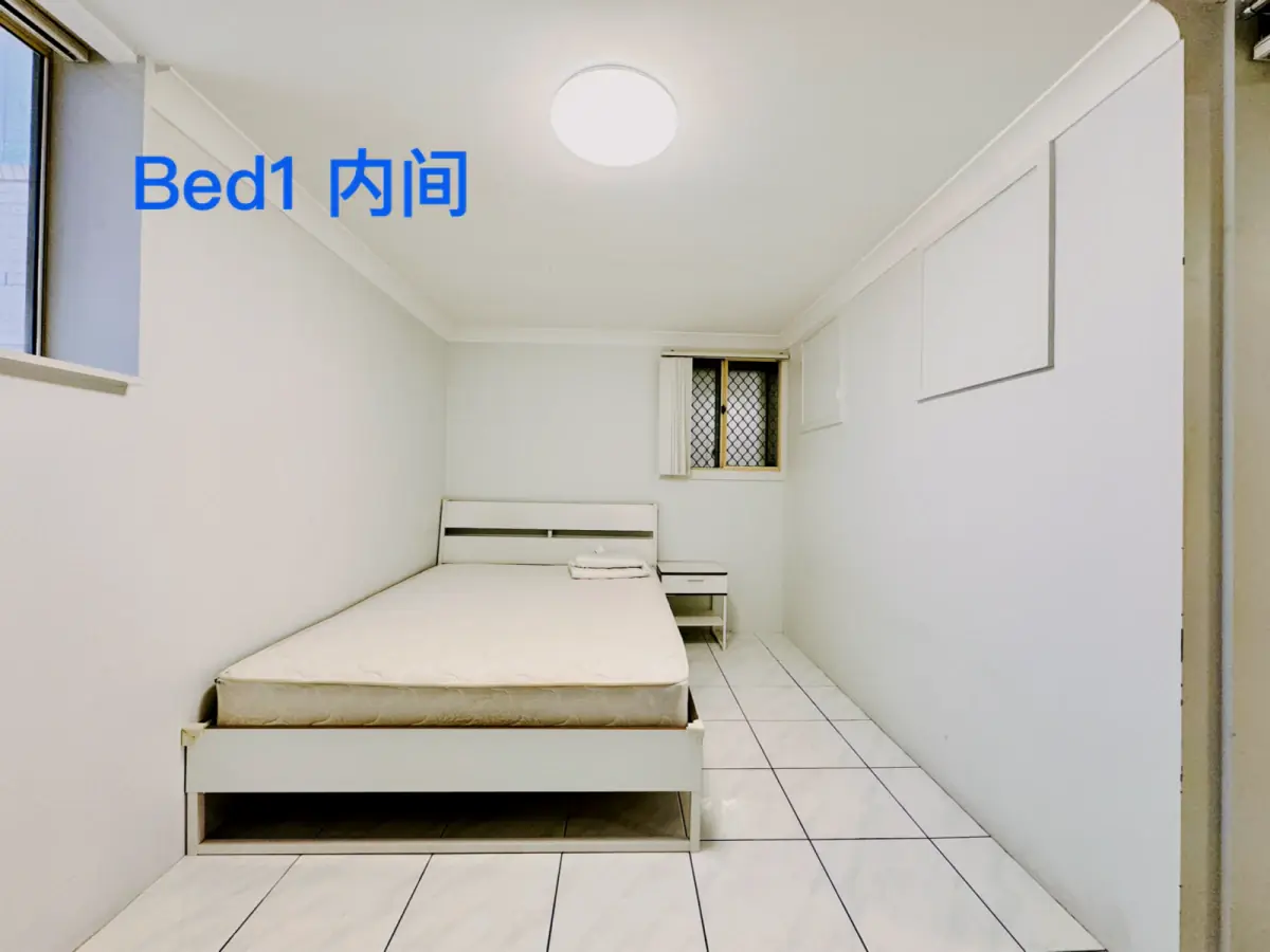 4 Rooms view 1