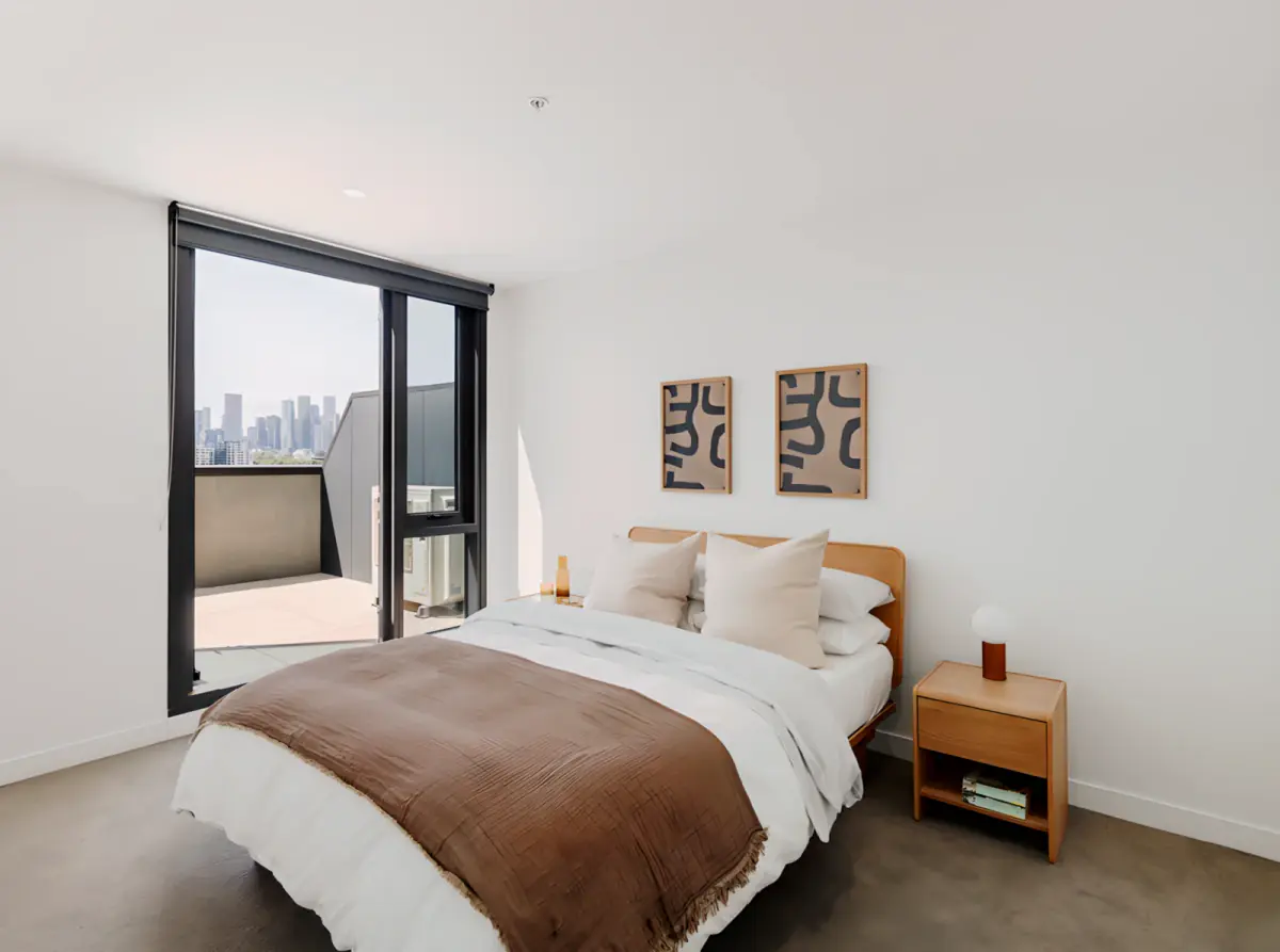 3 Rooms view 1