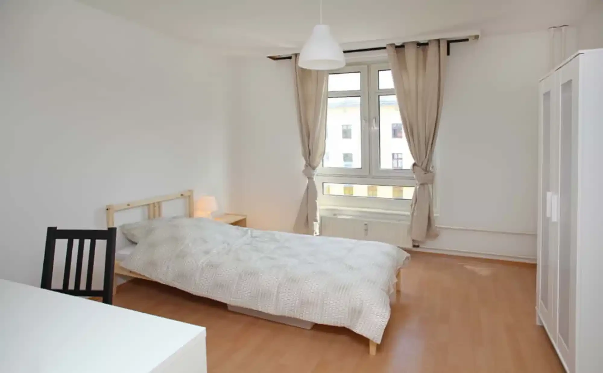 #65290: Room in 4 Bedroom 1 Bathroom (Stromstraße) - Bedroom