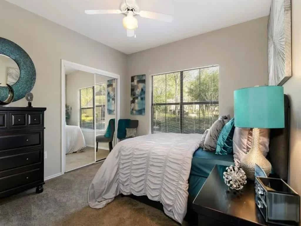 1 Rooms view 1